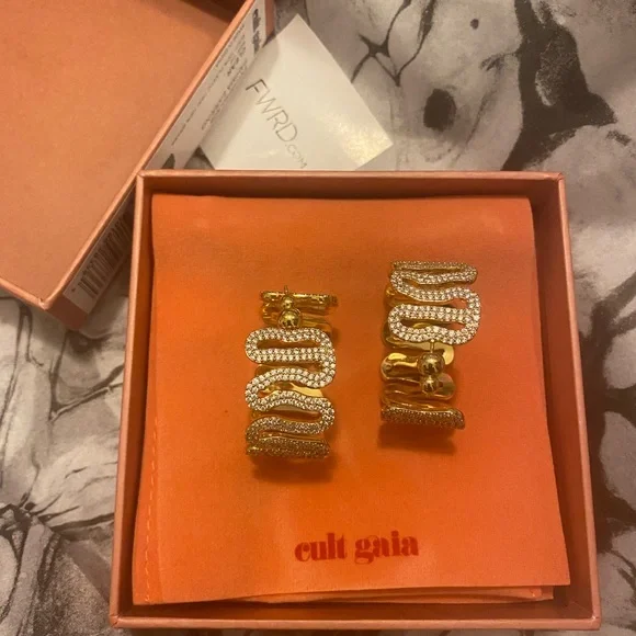 NWT CULT GAIA FAHIMA HOOP EARRINGS - Picture 5 of 10
